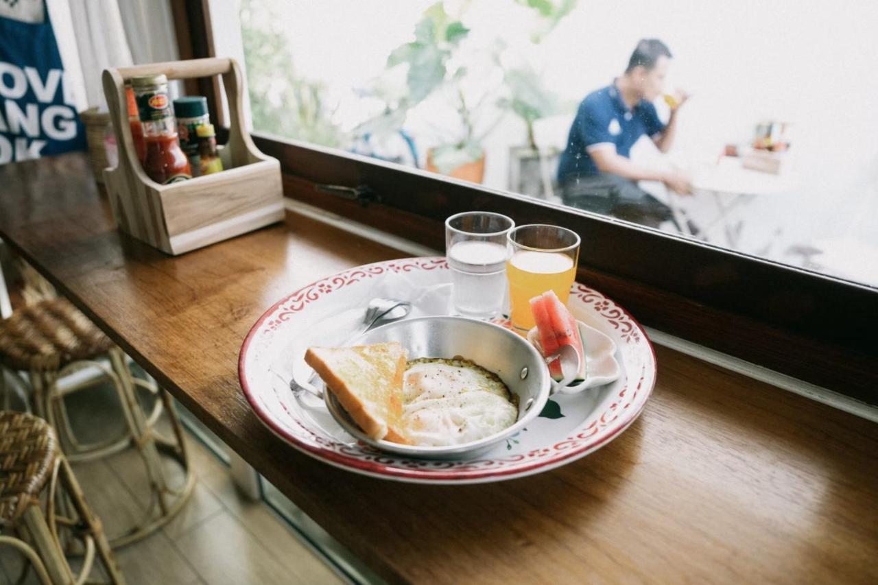 Morn-Ing Hostel Bangkok Exterior photo